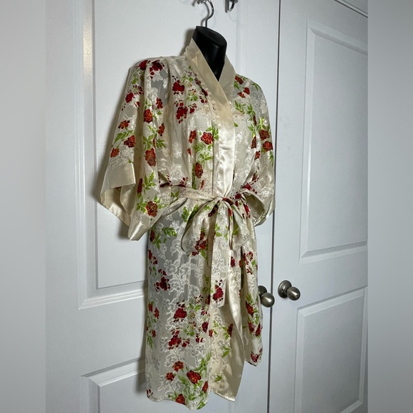 Silky Floral Dressing Robe - Picture 4 of 11
